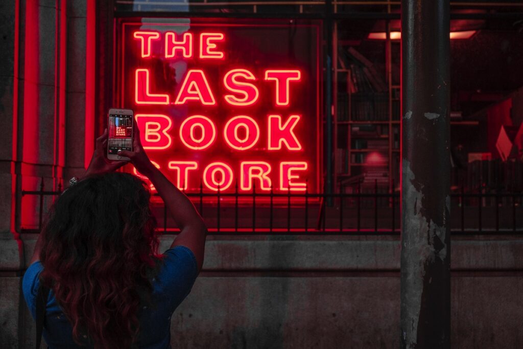 Photo-Spot-The-last-bookstore